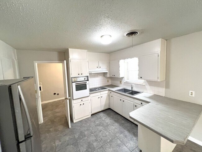 Foto del edificio - ** BEAUTIFUL TRACY HEIGHTS HOME **