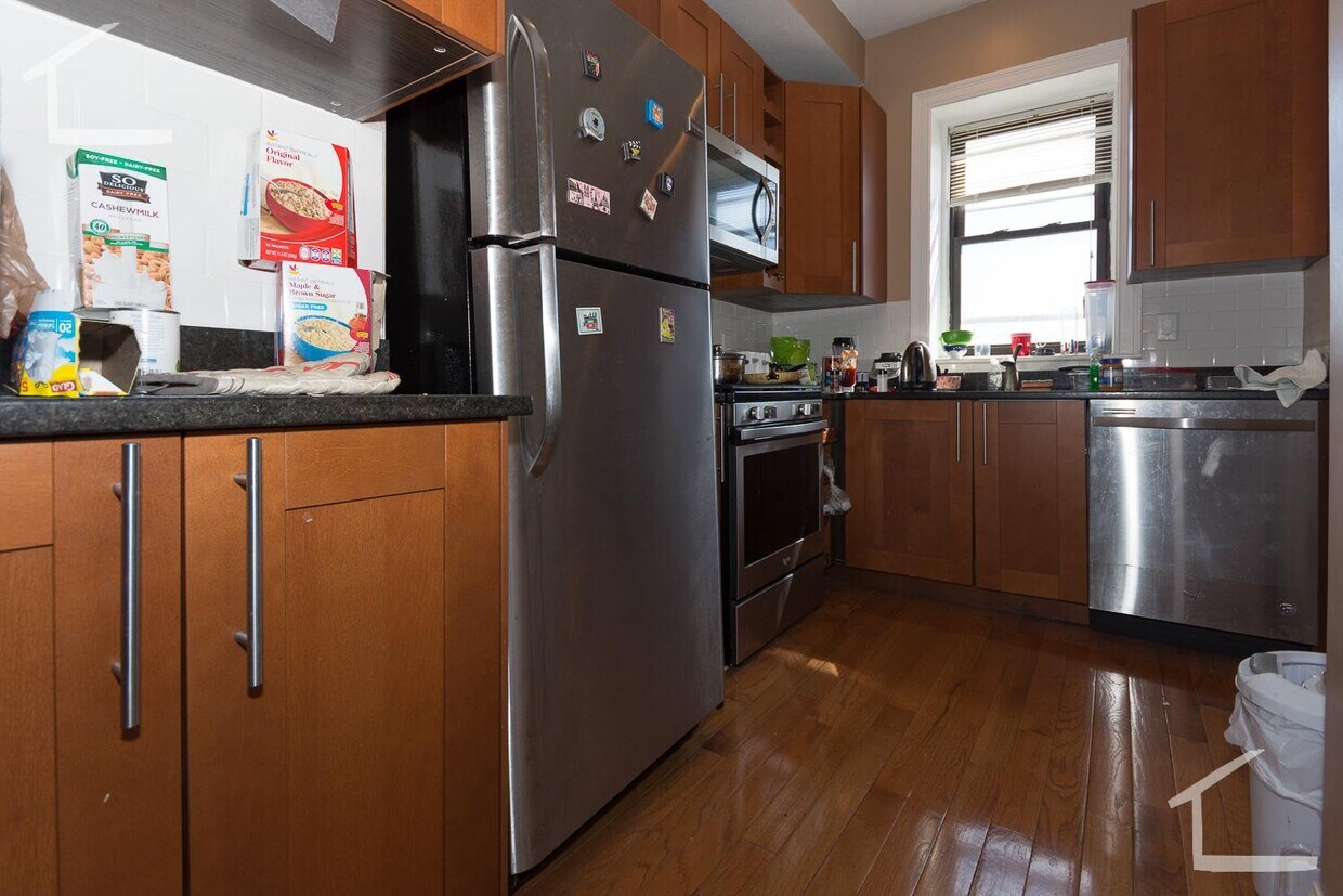 Primary Photo - 183 Harvard Ave