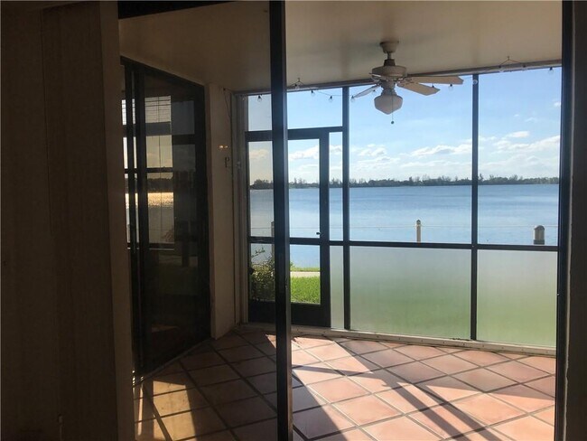 Foto del edificio - 111 Lake Emerald Dr