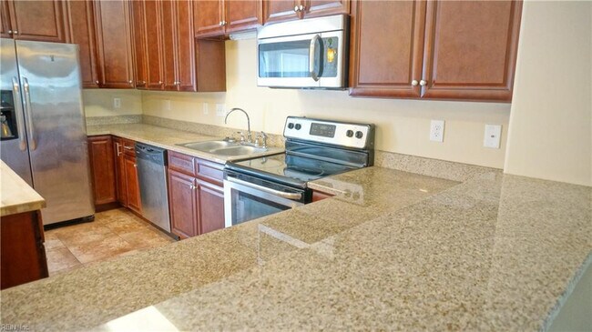 Foto del edificio - Coming Soon-Fabulous Townhome w/TWO or THR...
