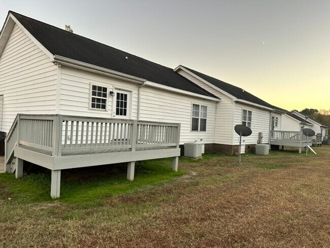 Foto del edificio - Graham Ave Duplex
