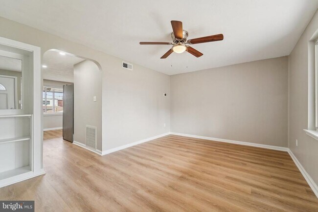 Foto del edificio - 7926 Bank St