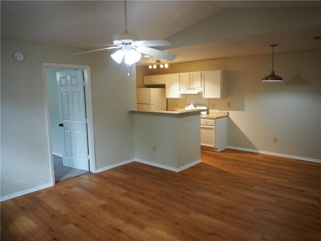 Foto del edificio - 7808 West Gate Blvd