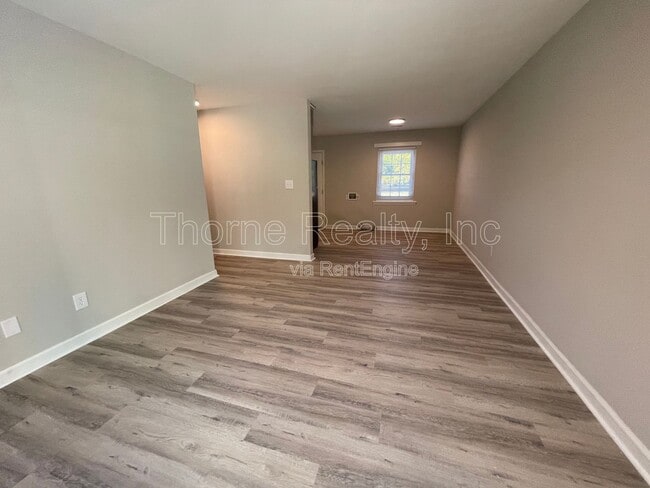 Building Photo - 1318 Maple St