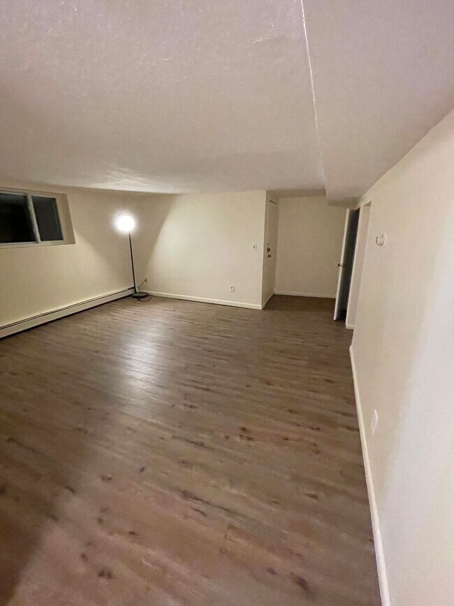 Building Photo - One bedroom with Heat & Parking