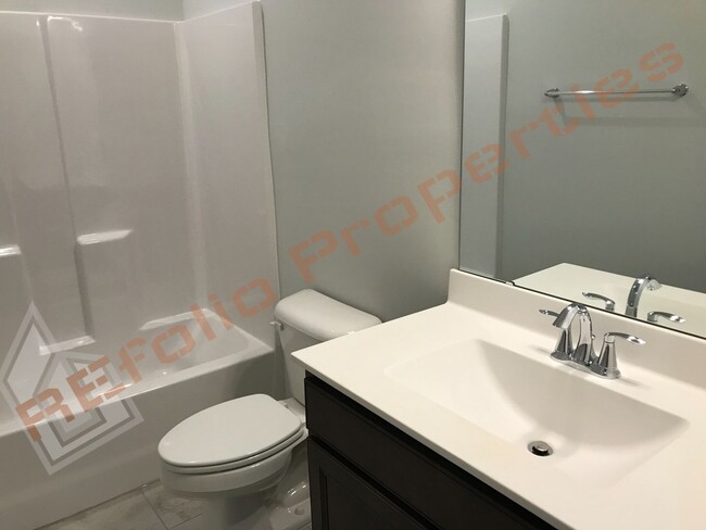 Foto del edificio - Beautiful 3 Story 4 Bedrooms 2 Car Garage ...