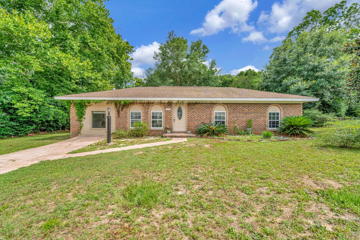 Foto principal - 208 Forrest Pkwy