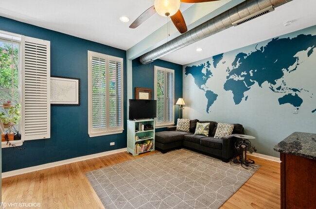 Building Photo - 1510 N Greenview Ave