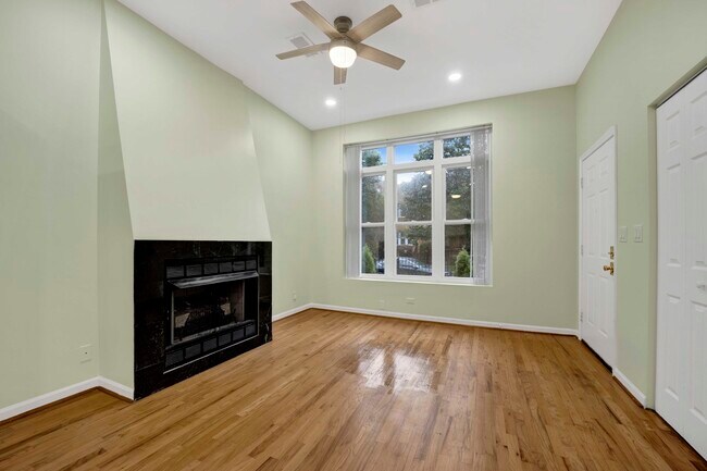 Foto del edificio - 1329 N Oakley Blvd
