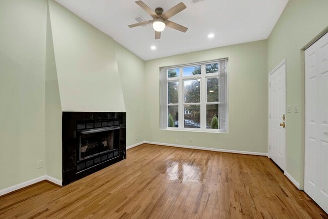Building Photo - 1329 N Oakley Blvd