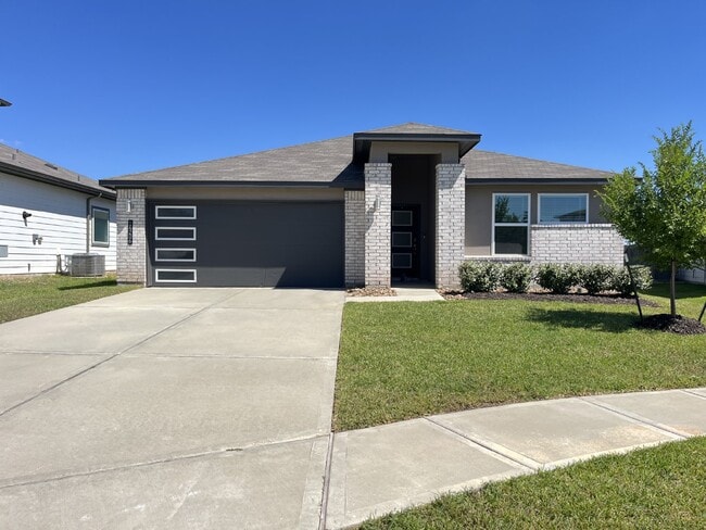 Building Photo - Modern 4-Bed Home with Office in Fosters Ridge Near The Woodlands | Open Layout & Resort-Style Am...