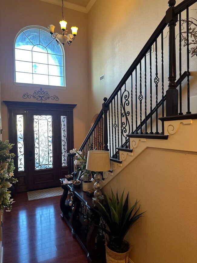 Building Photo - Available March 1st!  Modern 5-Bedroom 4-Bathroom Home in SW Bentonville