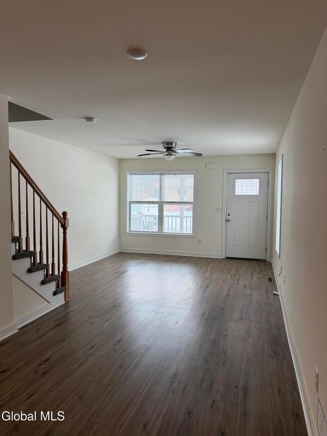 Building Photo - 36 Vly Rd