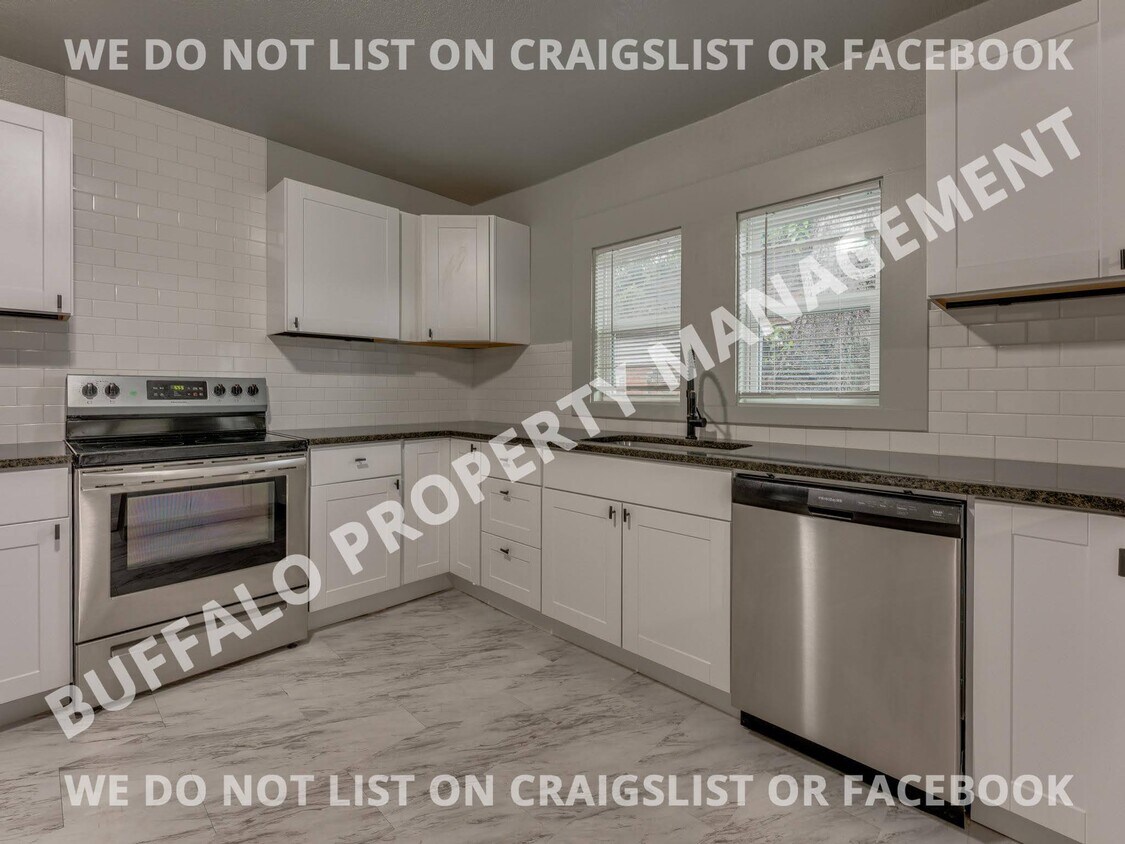 Primary Photo - 2208 NE 22nd St