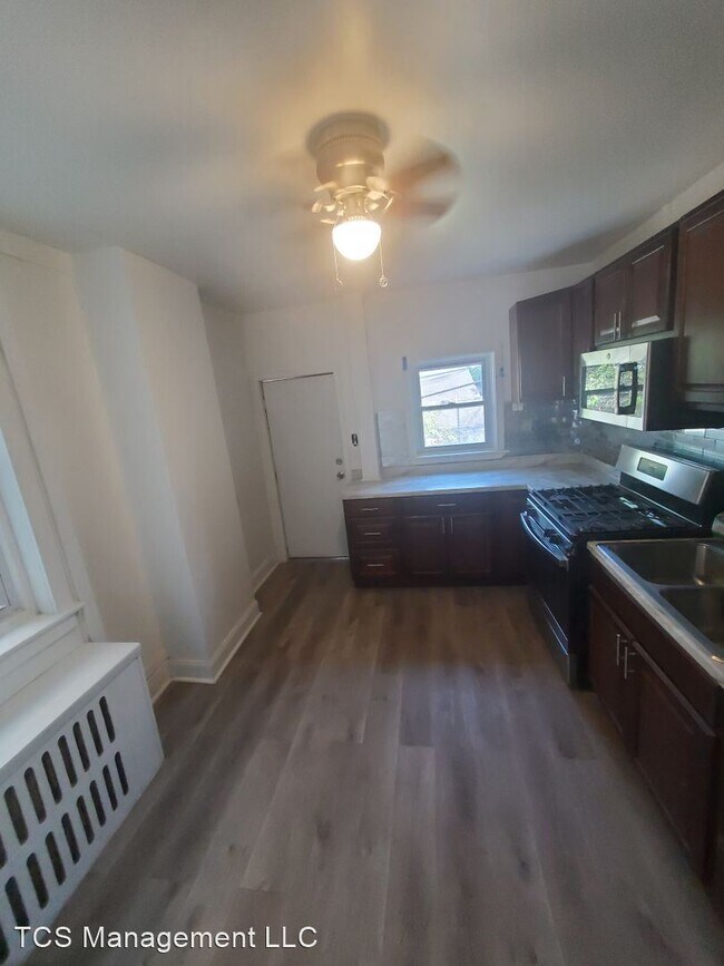 Building Photo - 3 br, 1 bath House - 464 E Cosgrove St
