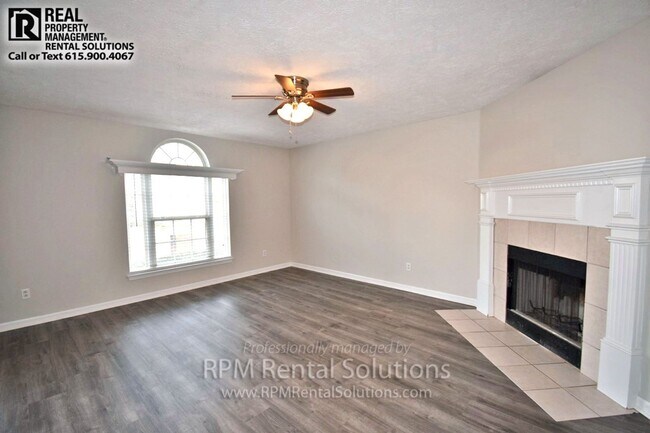 Foto del edificio - Wonderful 3BR/2BA duplex 1 minute from MTSU!