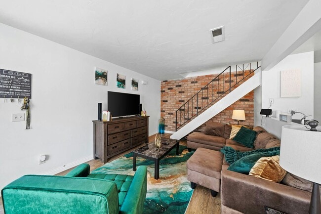 Building Photo - 12156 Wintergreen Dr