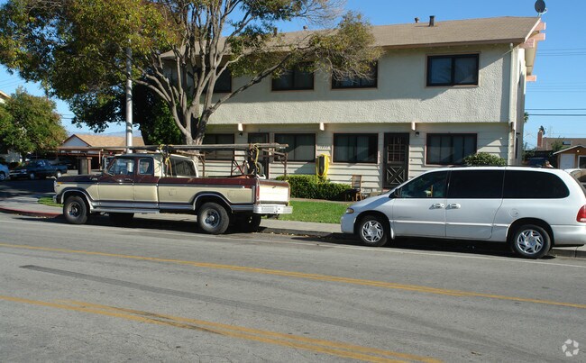 Foto del edificio - Five Aces Apartments