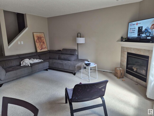 Photo du bâtiment - 120 Magrath Rd NW