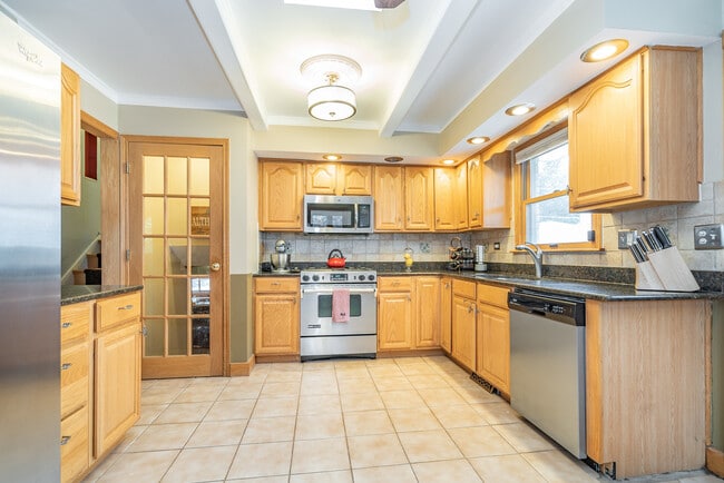 Building Photo - 405 S Dryden Pl