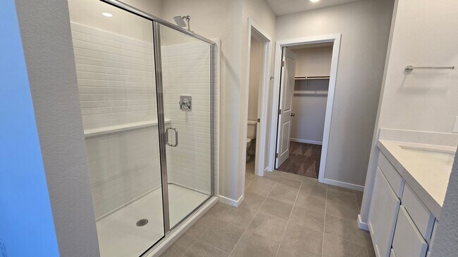 Building Photo - Beautiful NEW 3bd 2.5ba 2 car garage townhome.*Upgraded stainless steel appliances in kitchen w/ ...