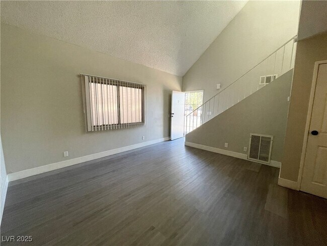 Foto del edificio - 5187 Garden Ln