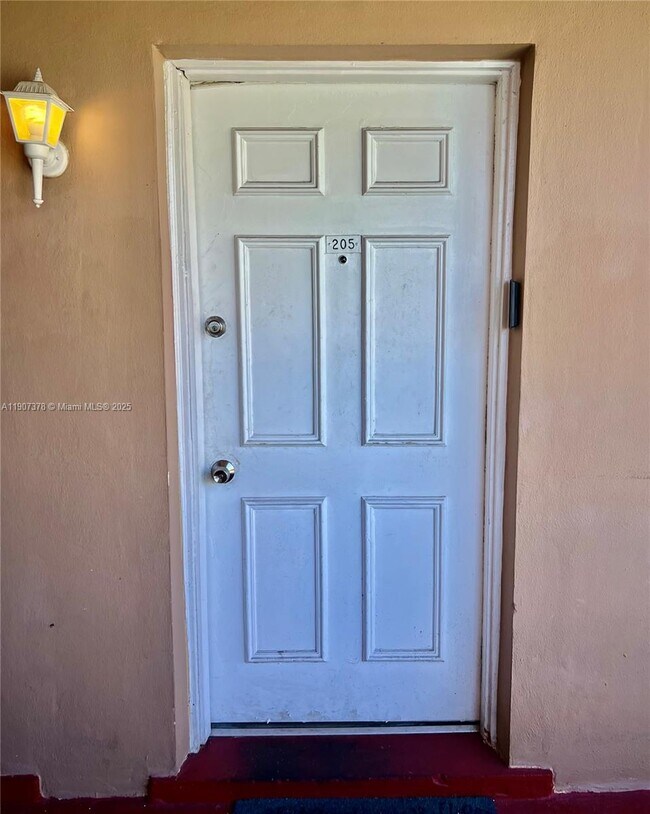 Building Photo - 241 SE 9th Ave