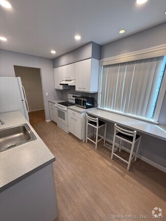Building Photo - 202 Soundview Ave