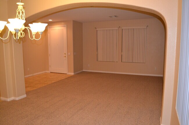 Foto del edificio - 684 Blue Crystal Creek Rd