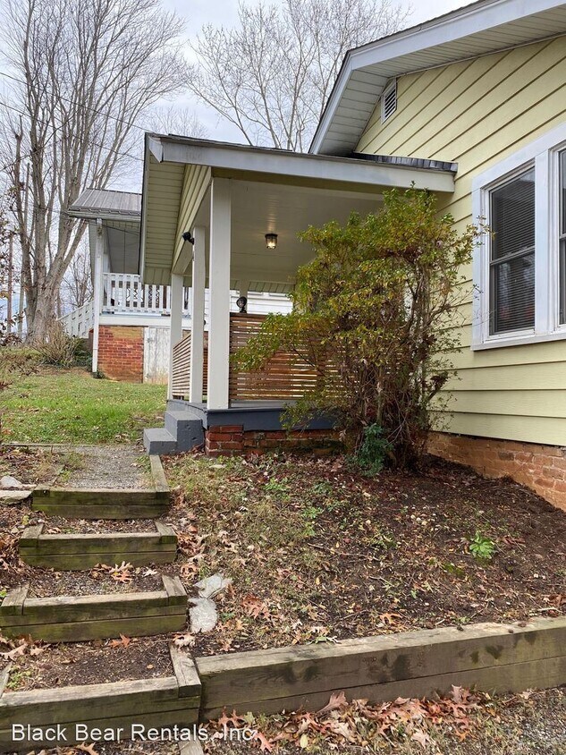 4 Cottage St, Woodfin, NC 28804 House Rental in Woodfin, NC