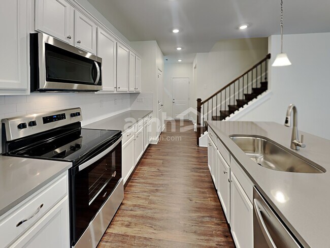 Foto del edificio - 7034 Garrett Ct