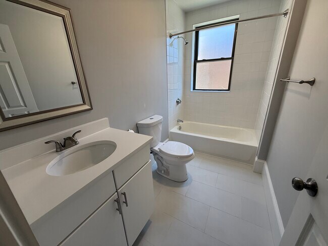 Foto del edificio - 72 Longwood Ave