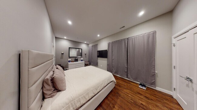 Foto del edificio - Large Fully Renovated Unit in South End, I...