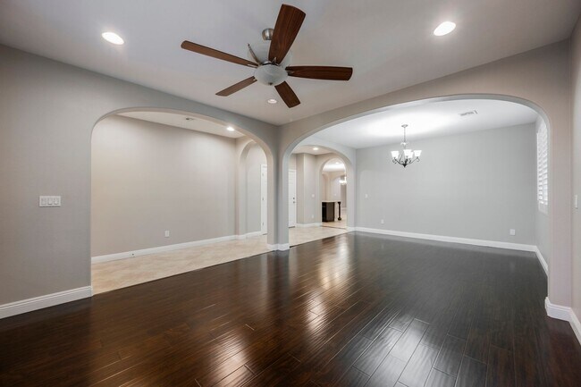 Foto del edificio - Single Story w/ duel primary suites gated ...