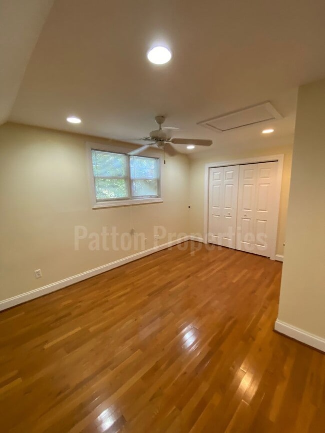 Building Photo - 323 S Pickens St