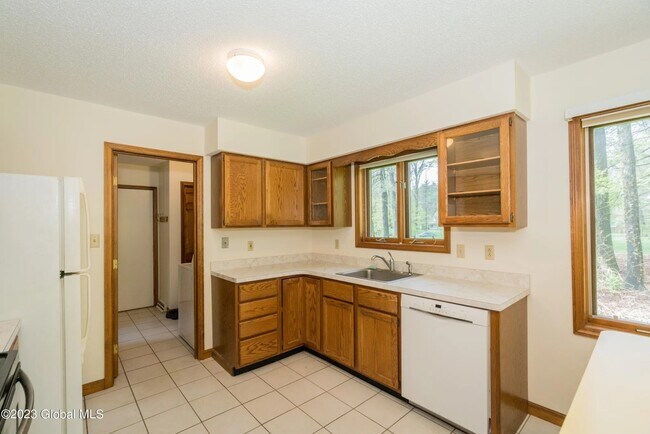 Foto del edificio - 18 Knollwood Dr