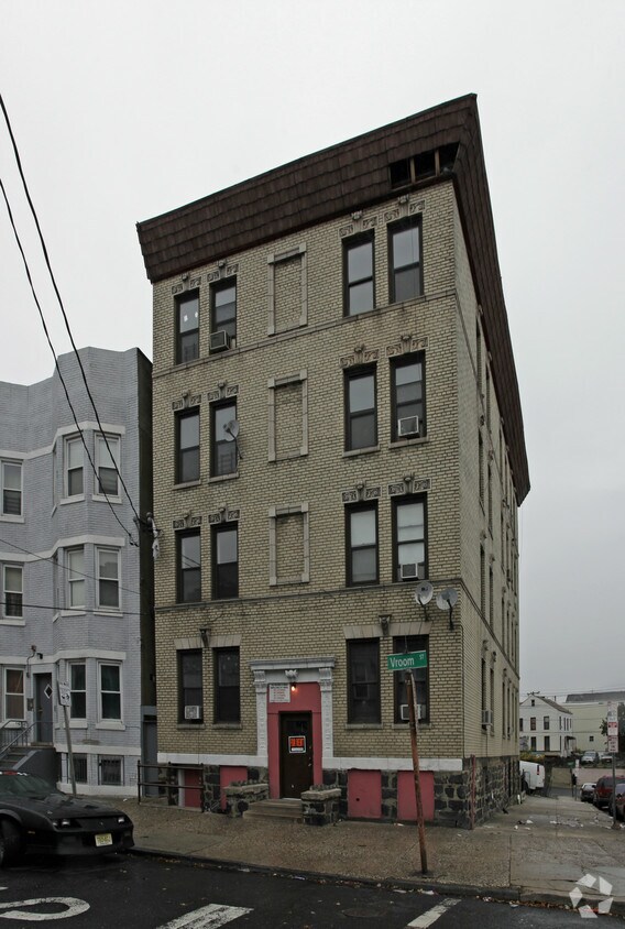 Building Photo - 2-4 Vroom St