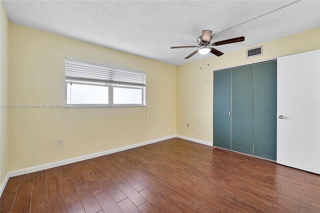 Foto del edificio - 3600 NE 170th St