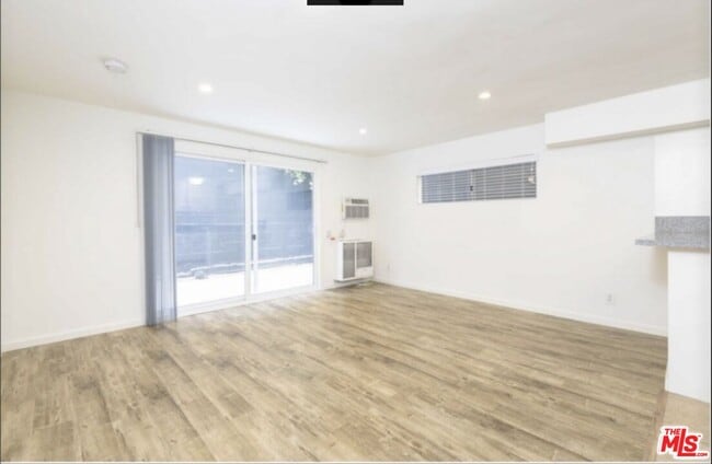 Foto del edificio - 1261 Laurel Ave