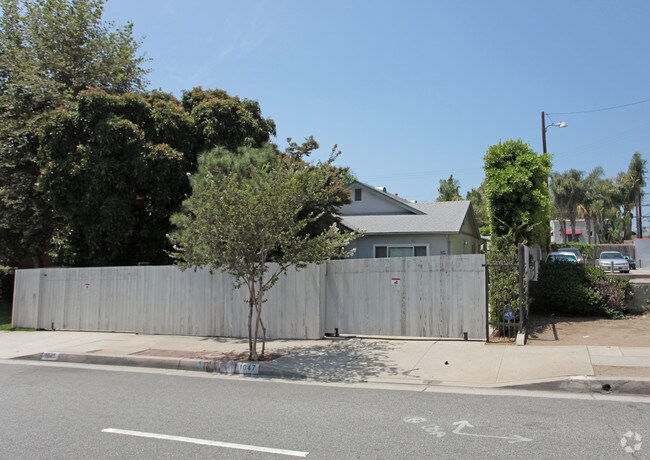 Foto del edificio - 1047 N Crescent Heights Blvd