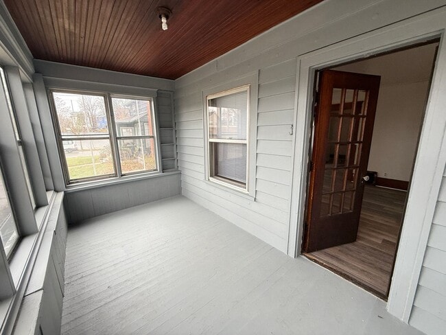 Building Photo - 340-342 W Wesley St