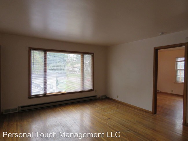 Building Photo - 813 8th St N
