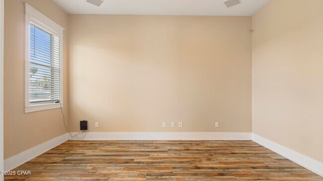 Building Photo - 316 Petrel St