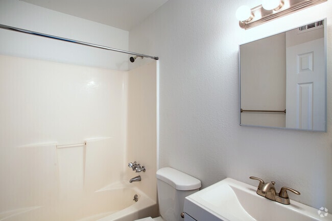 2HAB, 2,5BA - baño - Tyndall Pointe Townhomes