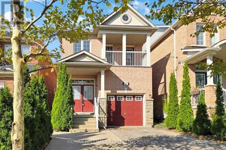 Building Photo - 18 Catalpa Cres