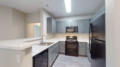 Interior Photo - 20 Lambourne