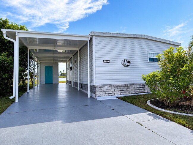 Building Photo - "Charming 2-Bed, 2-Bath Mobile Home Retreat in Harbor Cove!"