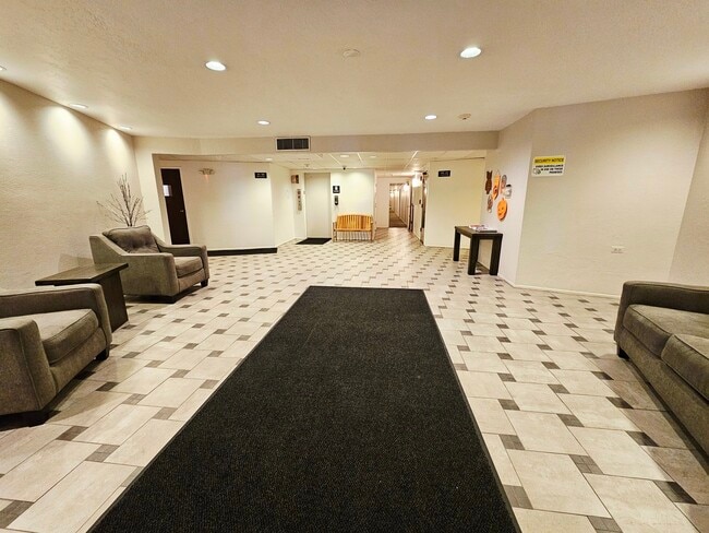 Foto del edificio - 1550 Sandpebble Dr