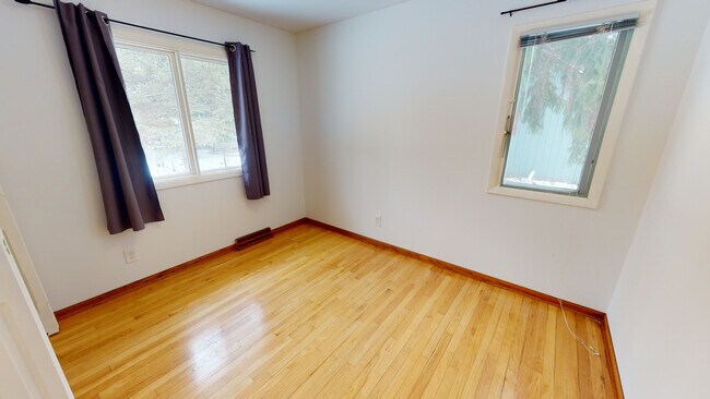 Foto del edificio - 5814 Meadowood Dr