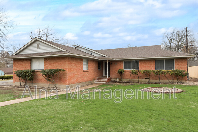 Foto del edificio - 302 Linkcrest Dr